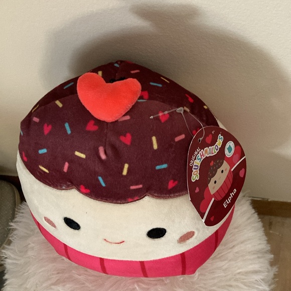 BRAND NEW SQUISHMALLOW VALENTINES DAY CUPCAKE FTM! NWT! SMOKE FREE HOME! - Picture 4 of 5